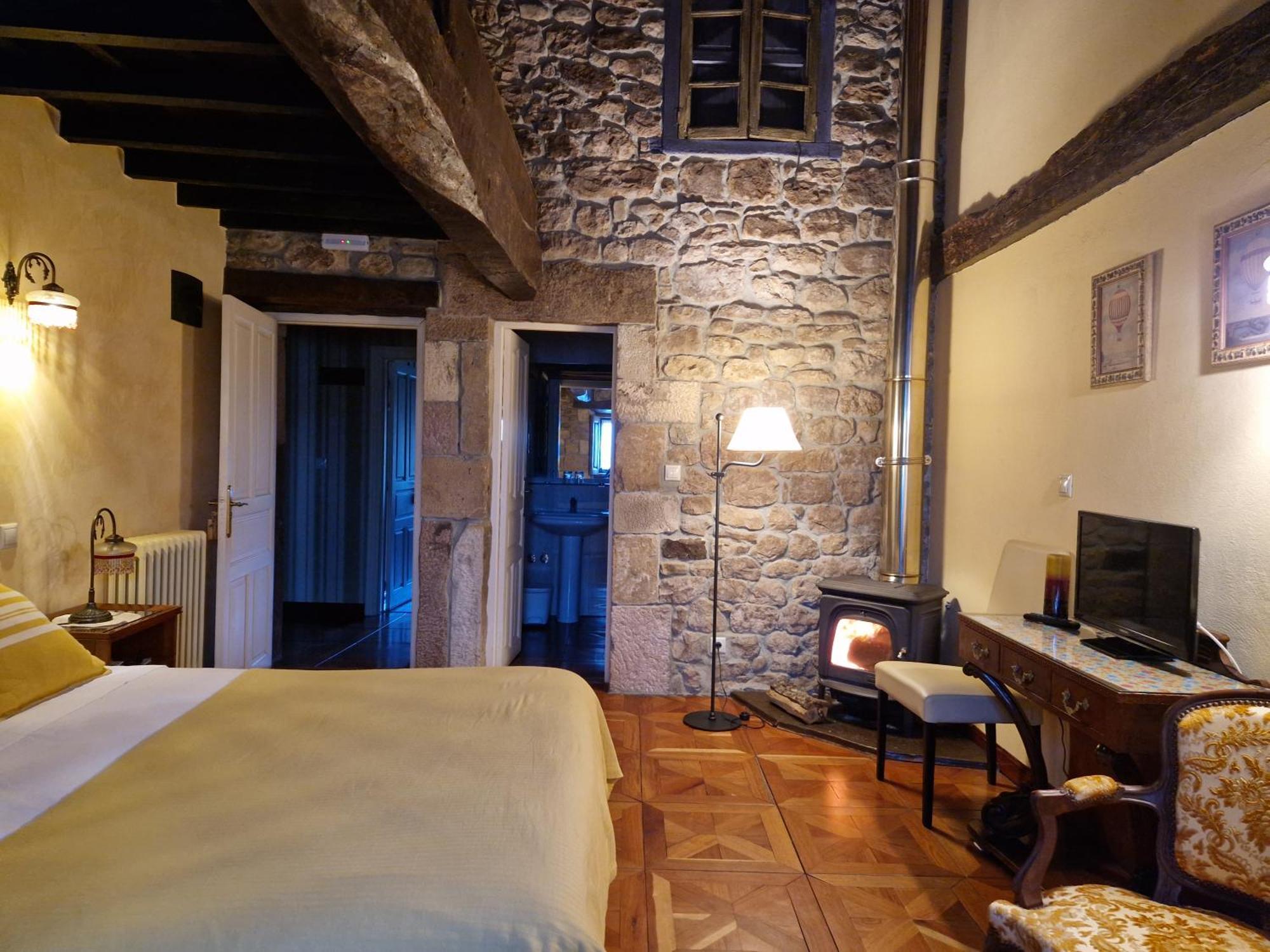 Hotel La Casona De Barrio, Alto Campoo Barrio  Екстериор снимка